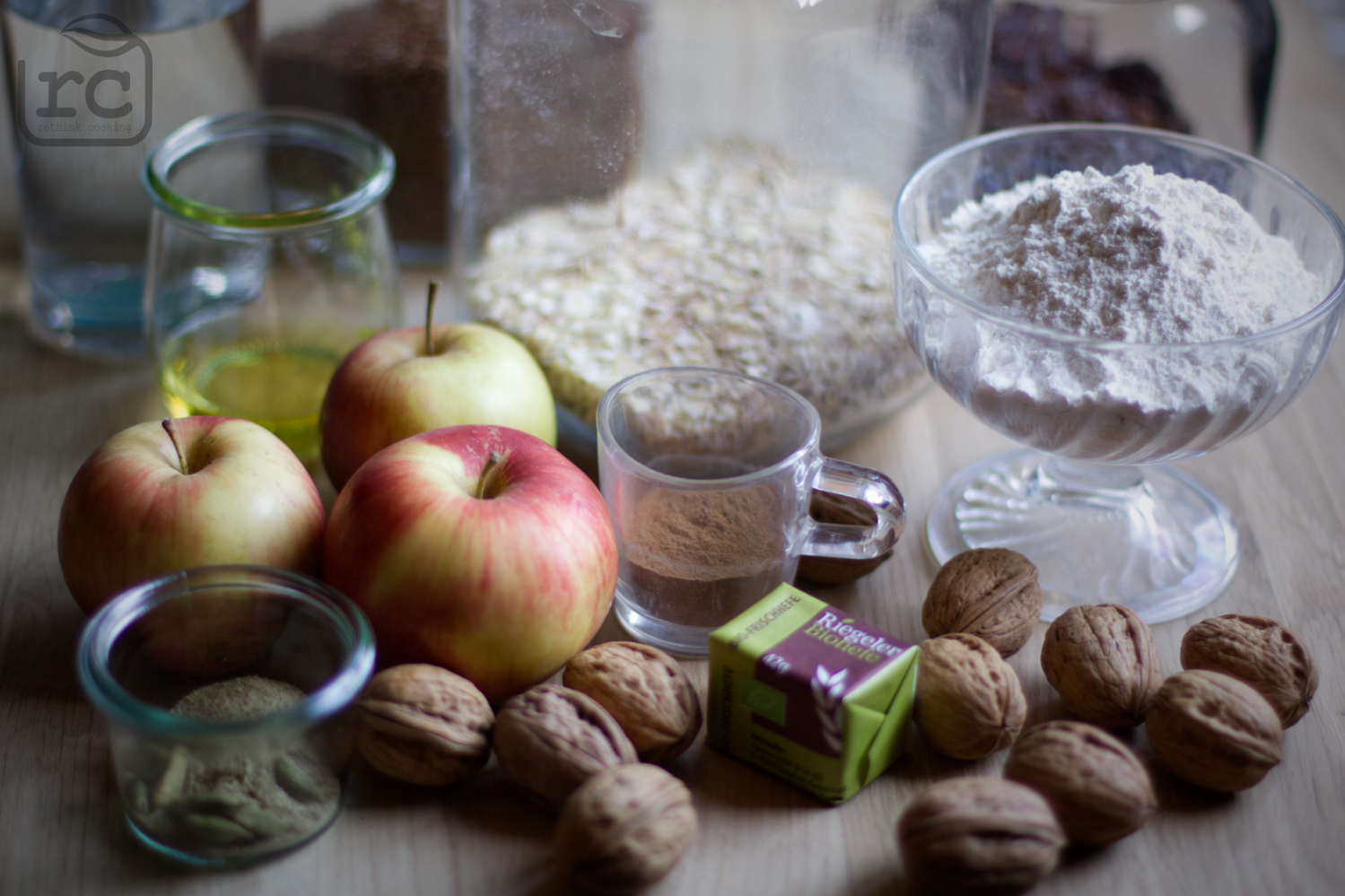 Apfel-Haferflocken-Brot mit Walnüssen und Leinsamen - Rezept - rethink ...