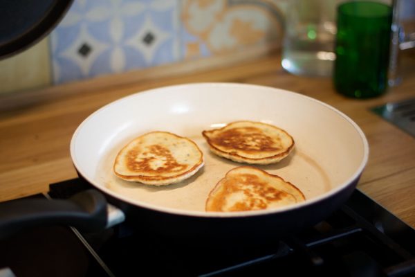 Pancakes ohne Ei ausbacken