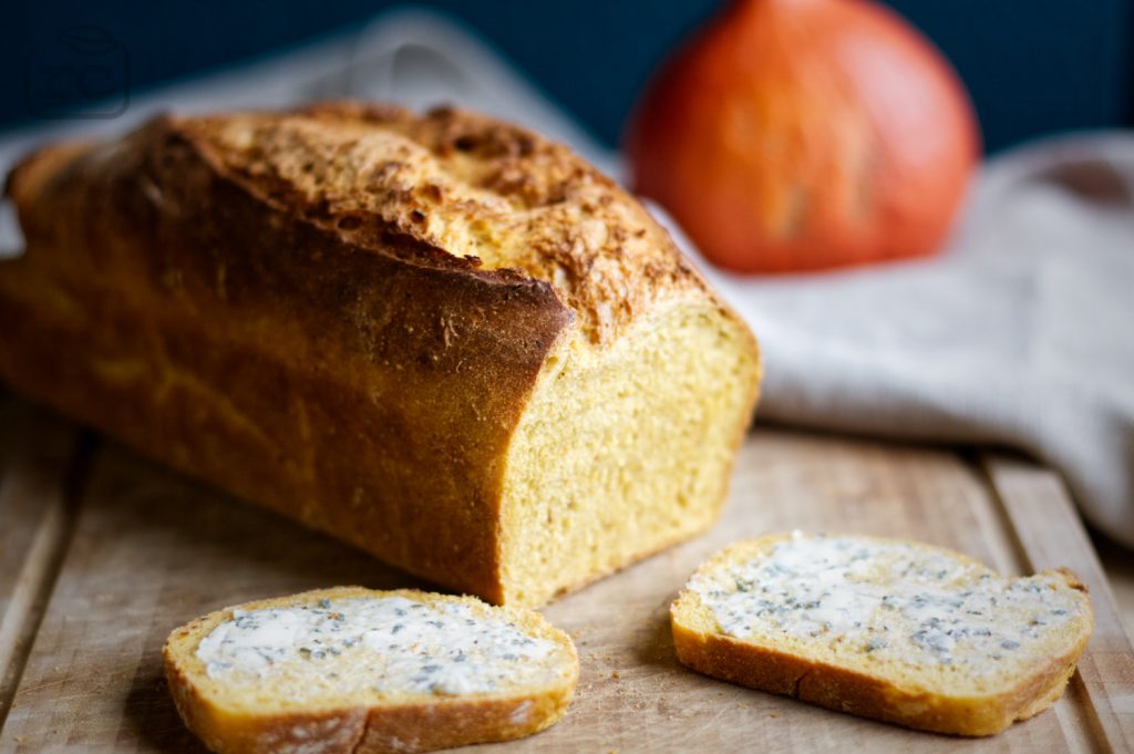 Dinkel Kürbiskernbrötchen - einfach selber backen! - rethink cooking